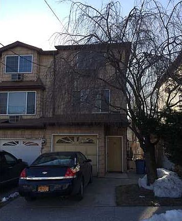 2nd image of 136 Roosevelt Ave