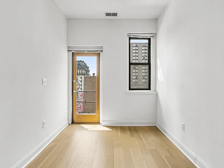 1300 Chestnut Street — Photo 8