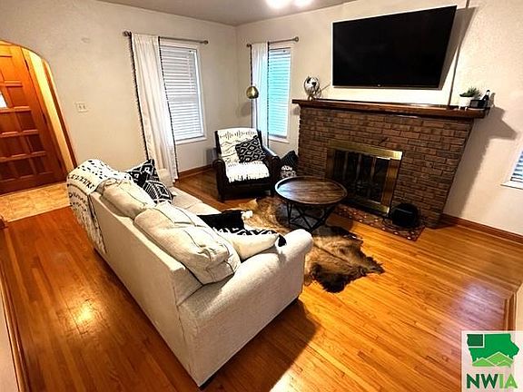 5th image of 3000 Isabella St