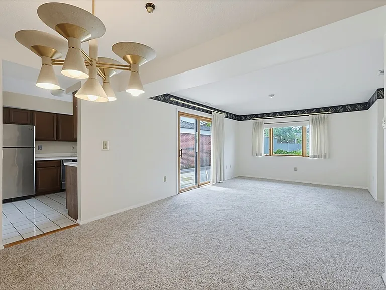 52 Rosewood Dr #52 — Photo 7