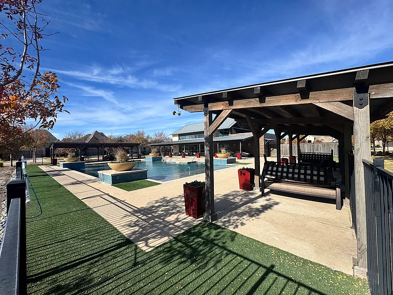 15609 Canyon Rdg — Photo 32
