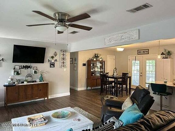 4th image of 3117 Beachview Dr