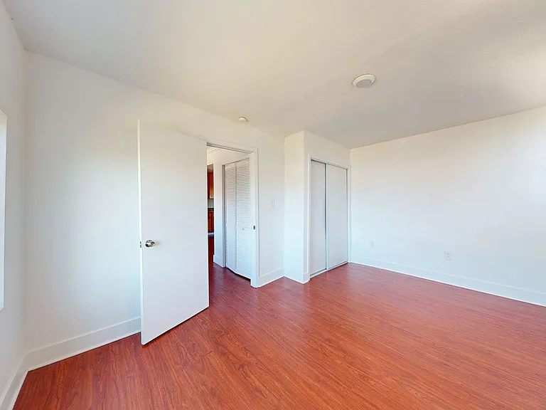 1810 E 25th Street — Photo 36