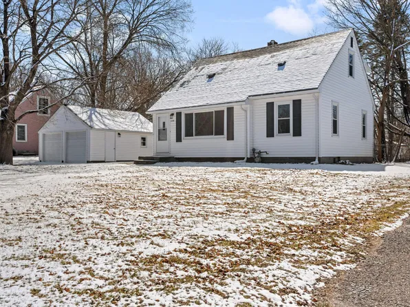 1520 Laurie Rd E, Maplewood, MN 55109