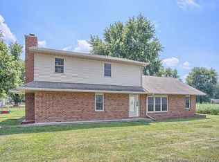 209 W South St, Garrett, IL 61913