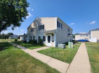 1557 Quaker Ln #114, Prospect Heights, IL 60070