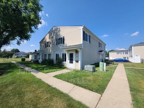 1557 Quaker Ln #114, Prospect Heights, IL 60070