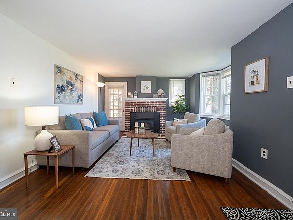 3rd image of 86 E 3rd Ave