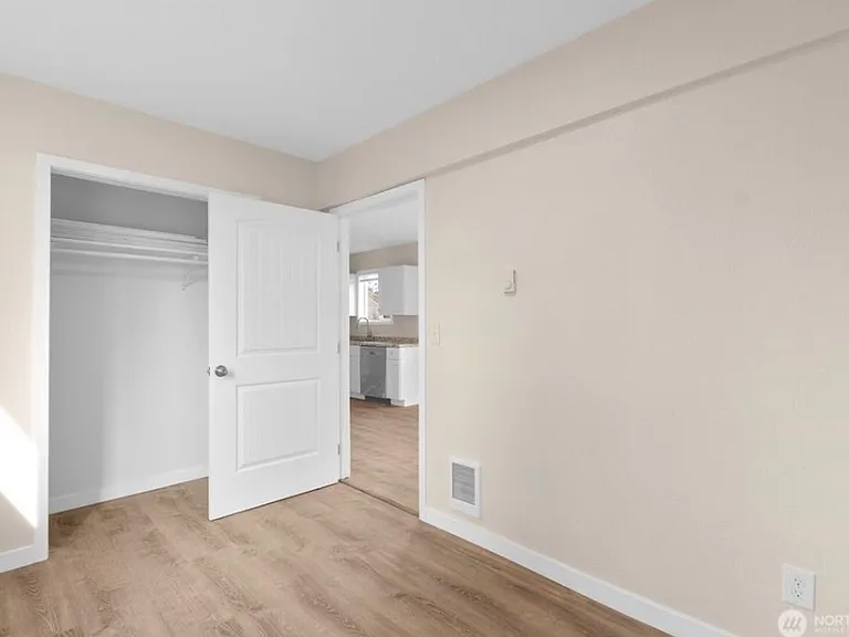 263 1/2 17th Ave #1/2 — Photo 4