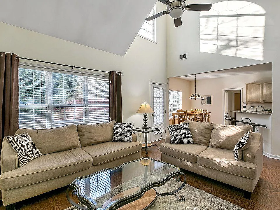 4 bed, 3.5 bath, 2688 sqft, $2,795 — Photo 4