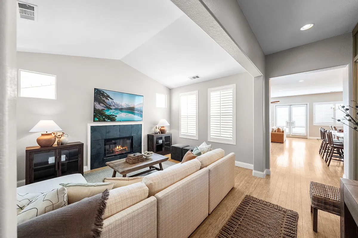 Building Photo - 27067 Sunningdale Way