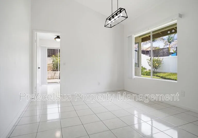 631 Hampshire Ln — Photo 6
