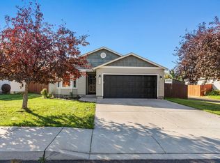 900 NW Spruce Tree Pl, Redmond, OR 97756