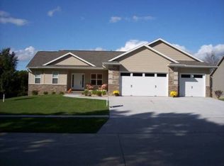 1265 Maple St, Robins, IA 52328