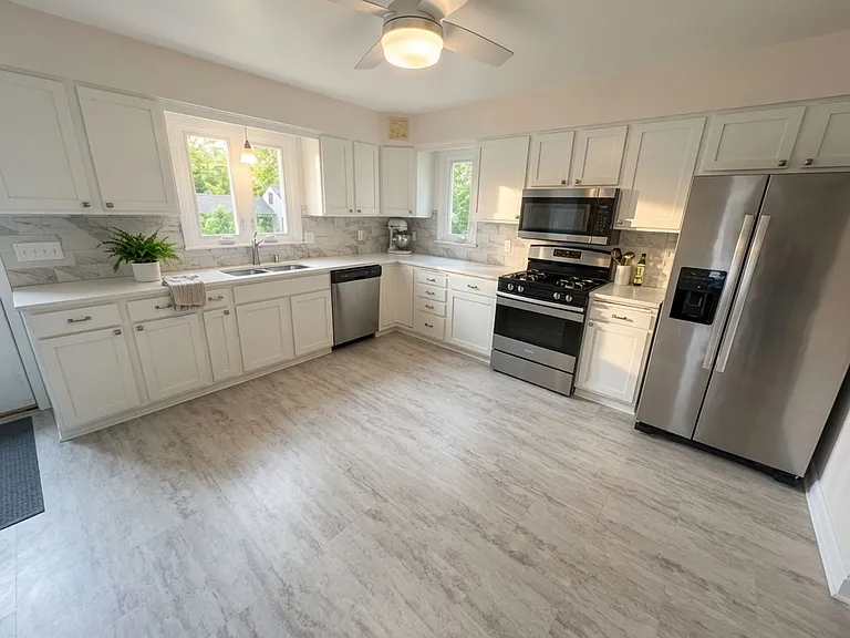 1720 Laurel Ave — Photo 14