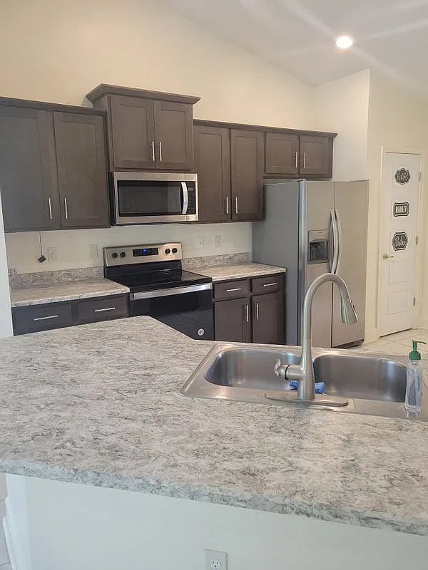 4 bed, 2.0 bath, 1745 sqft, $1,850 — Photo 3
