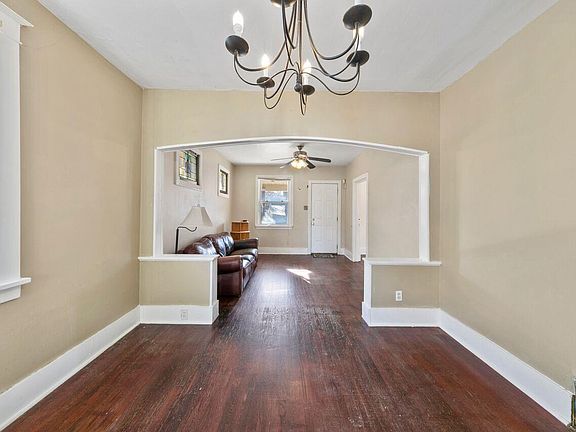 3rd image of 4759 Hamburg Ave