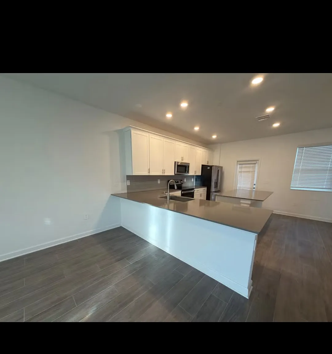 3 bed, 2.5 bath, 1615 sqft, $2,750 — Photo 3