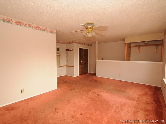 4th image of 1527 E 56th St