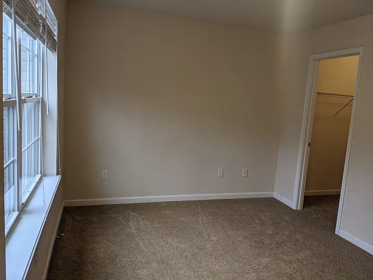 225 Crown Ct — Photo 12