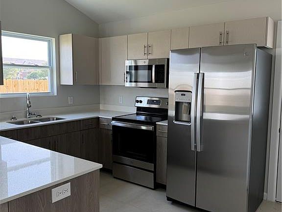 4th image of 1200 E Hibiscus Ave #8