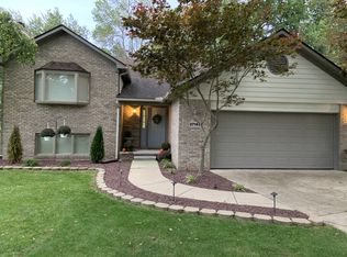27143 John Dr #50, New Boston, MI 48164
