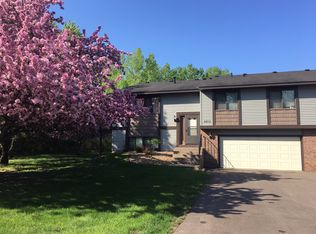 2813 Wimbledon Rdg, Woodbury, MN 55125
