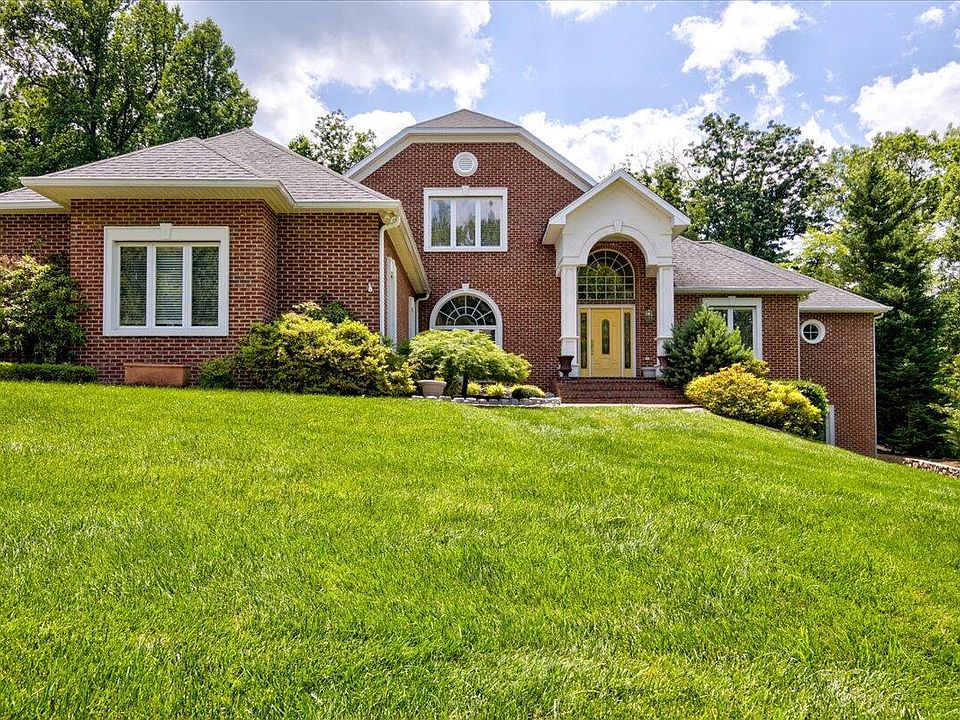 1st image of 930 Highland Dr