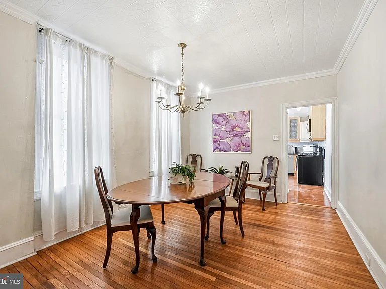 346 E Union St — Photo 13