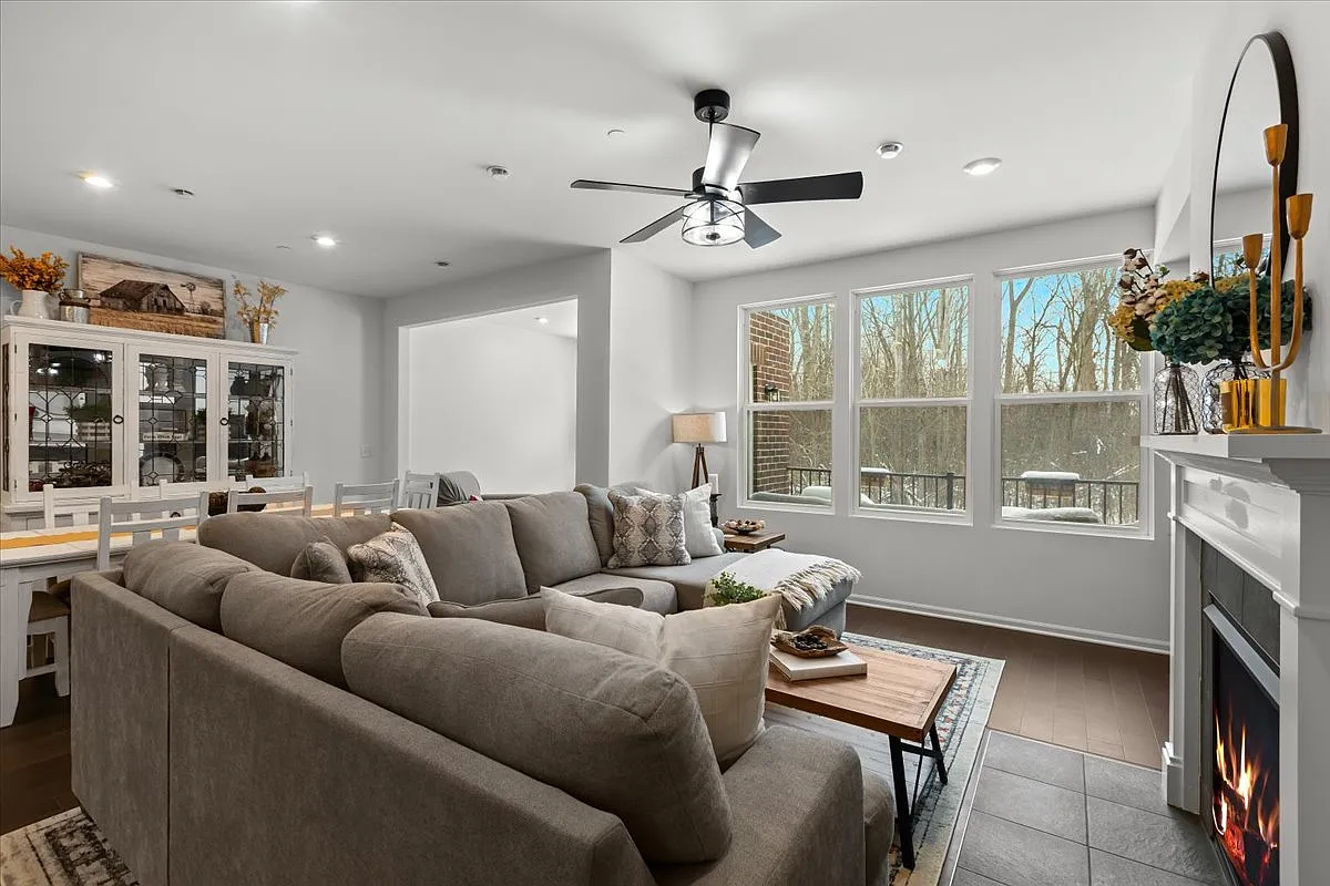 40115 Premier Dr — Photo 4