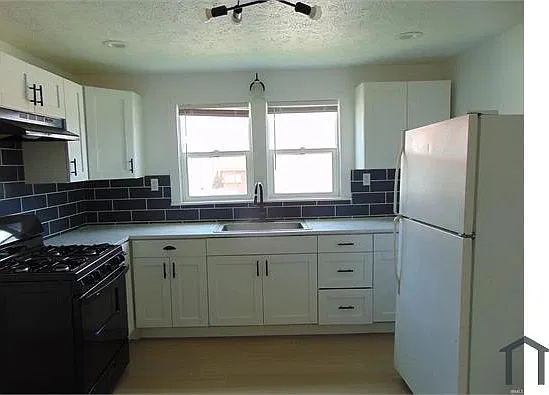3 bed, 1000 sqft, $1,100 — Photo 3