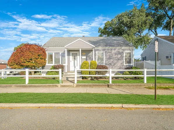 1080 N Broadway, Massapequa, NY 11758