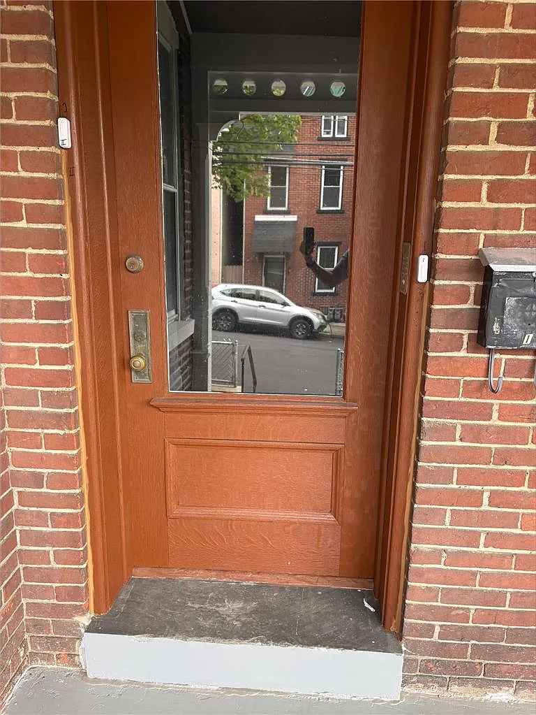 2 bed, 2.0 bath, 1136 sqft, $2,300 — Photo 3