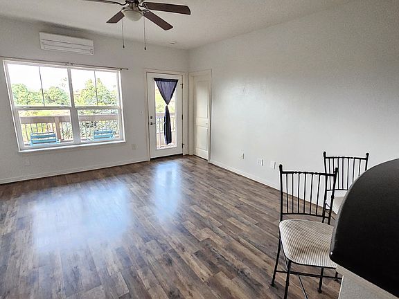 Living room with access to Lanai