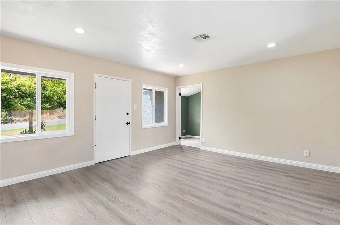 4 bed, 1600 sqft, $3,650 — Photo 3
