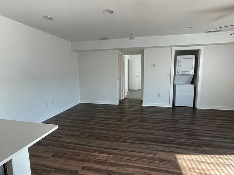 2106 Bennett Ave — Photo 5