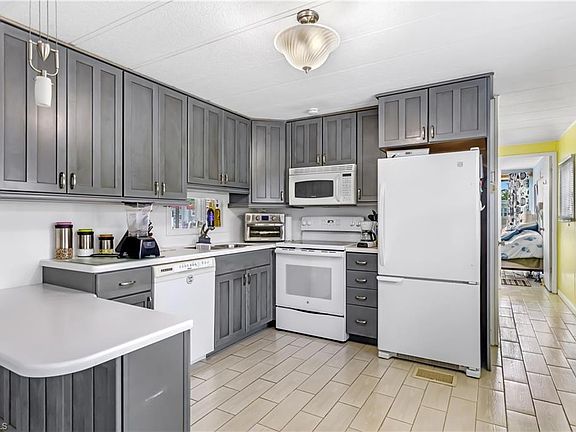 5th image of 145 Barbados Way