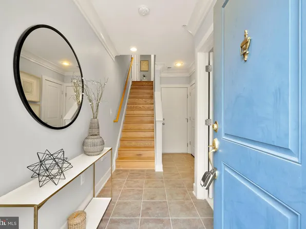 908 3rd Pl SE, Washington, DC 20003