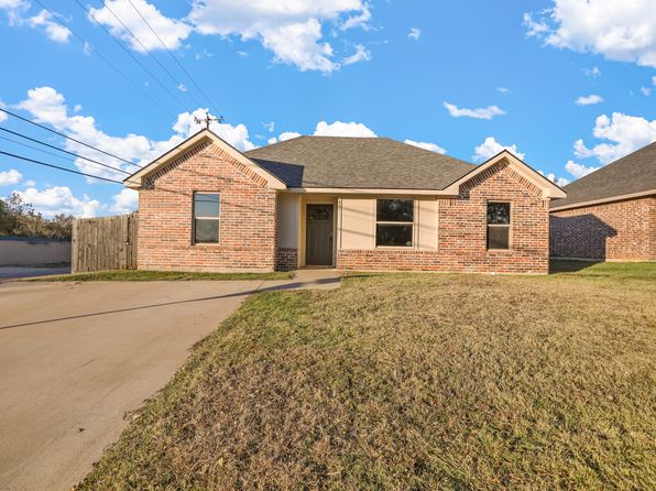 401 E Maple Row