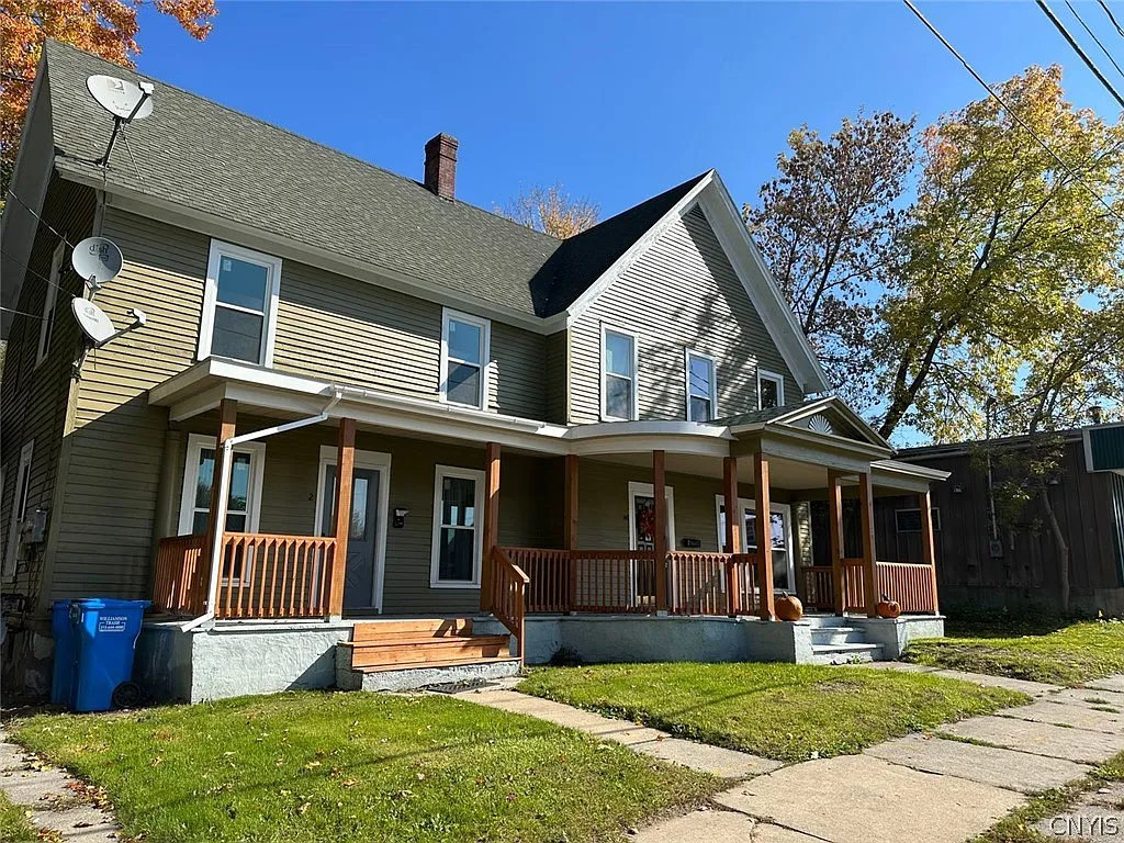 1 bed, 1.0 bath, 2972 sqft, $900 — Photo 1