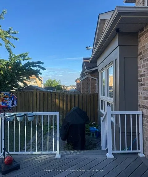 33 Mansbridge Cres — Photo 23