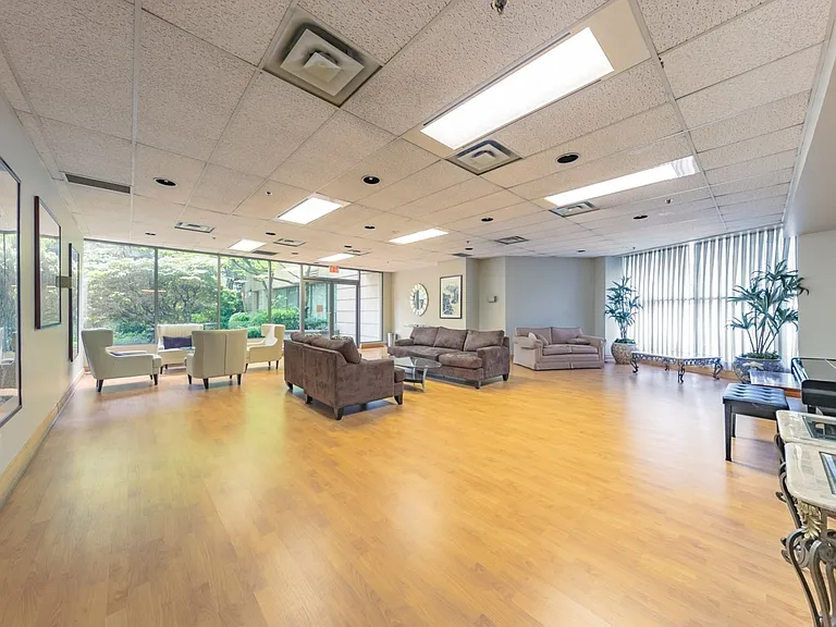 909 Burrard St — Photo 4