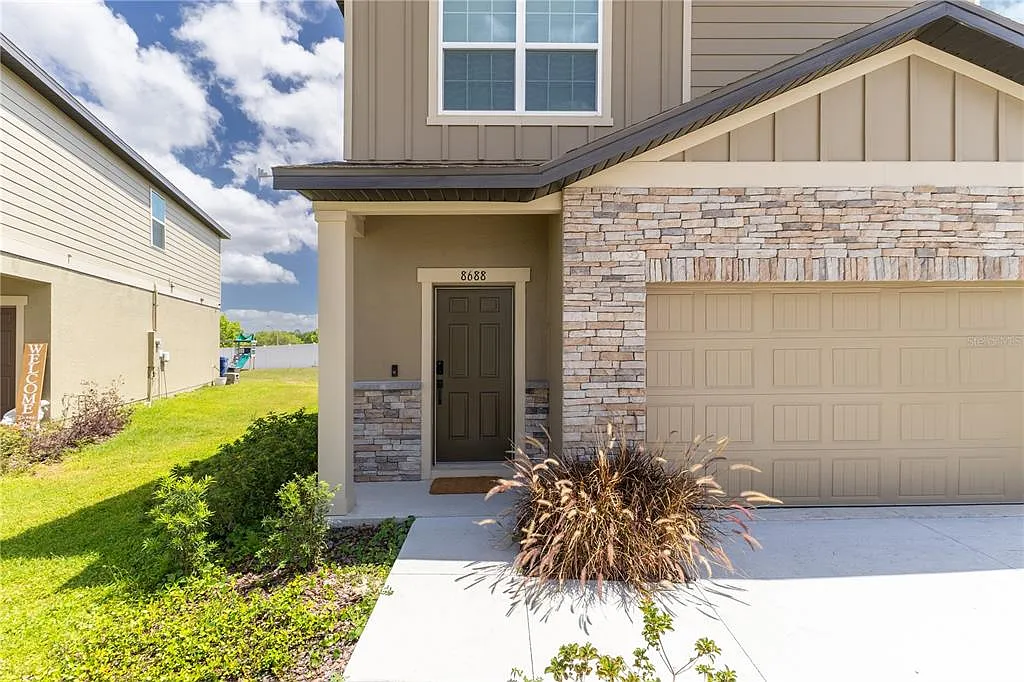 3 bed, 2.5 bath, 1676 sqft, $2,600 — Photo 4