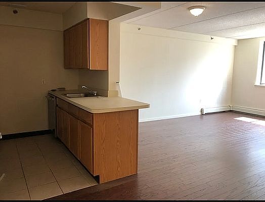3rd image of 210 E 118th St #530