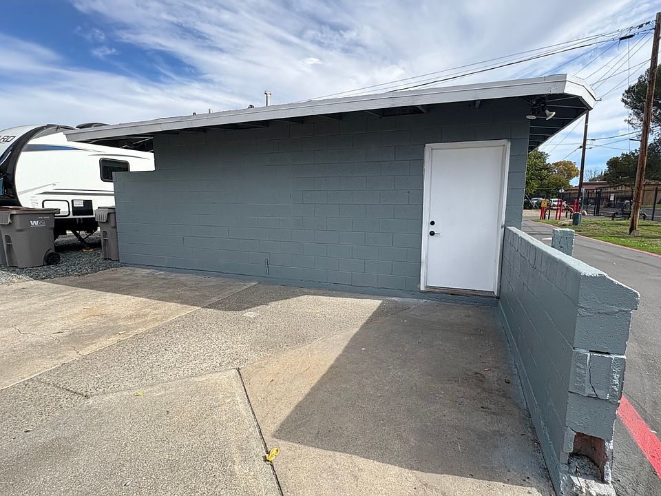 1st image of 2225 W Capitol Ave Space 31