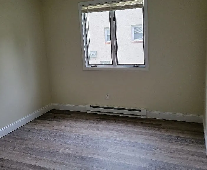 377 W Broad St — Photo 7