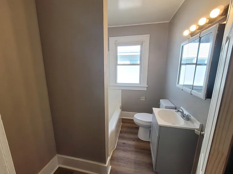407 E Archer Ave — Photo 7