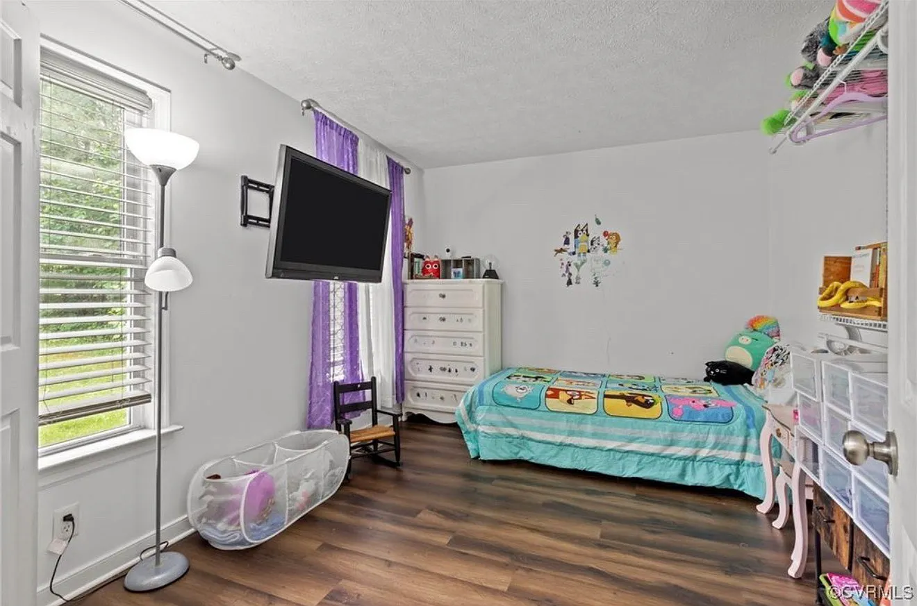 5 bed, 2056 sqft, $3,800 — Photo 4