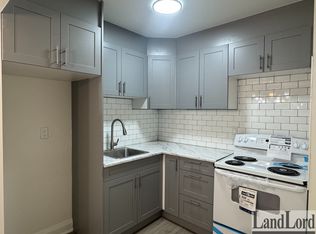 17 Gulliver Rd #305, Toronto, ON M6M 2M3