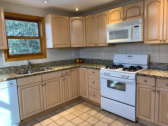 4th image of 9730 Lonnquist Dr